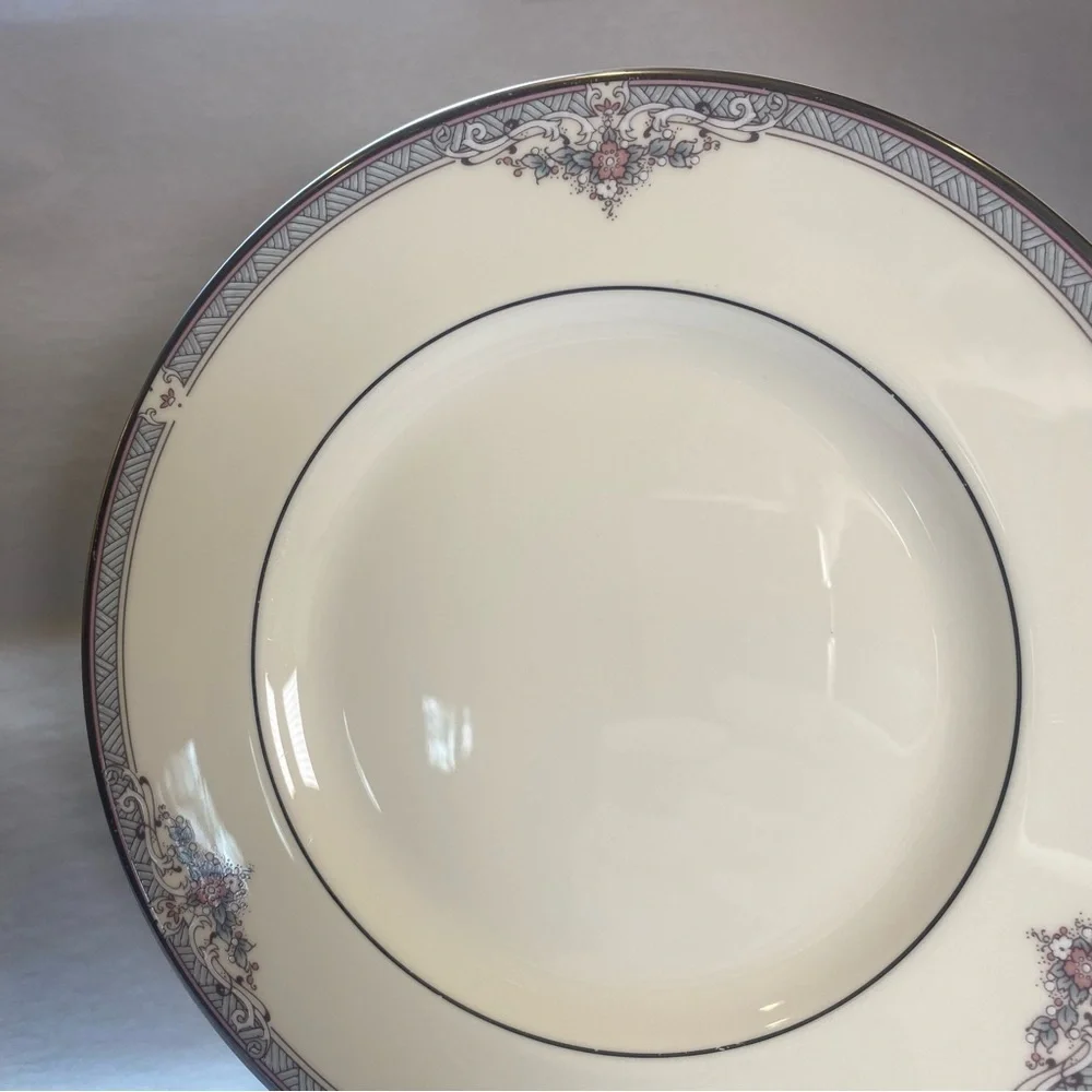 Royal Doulton Fine China Replacement Jillian H5193 8” Salad Plate